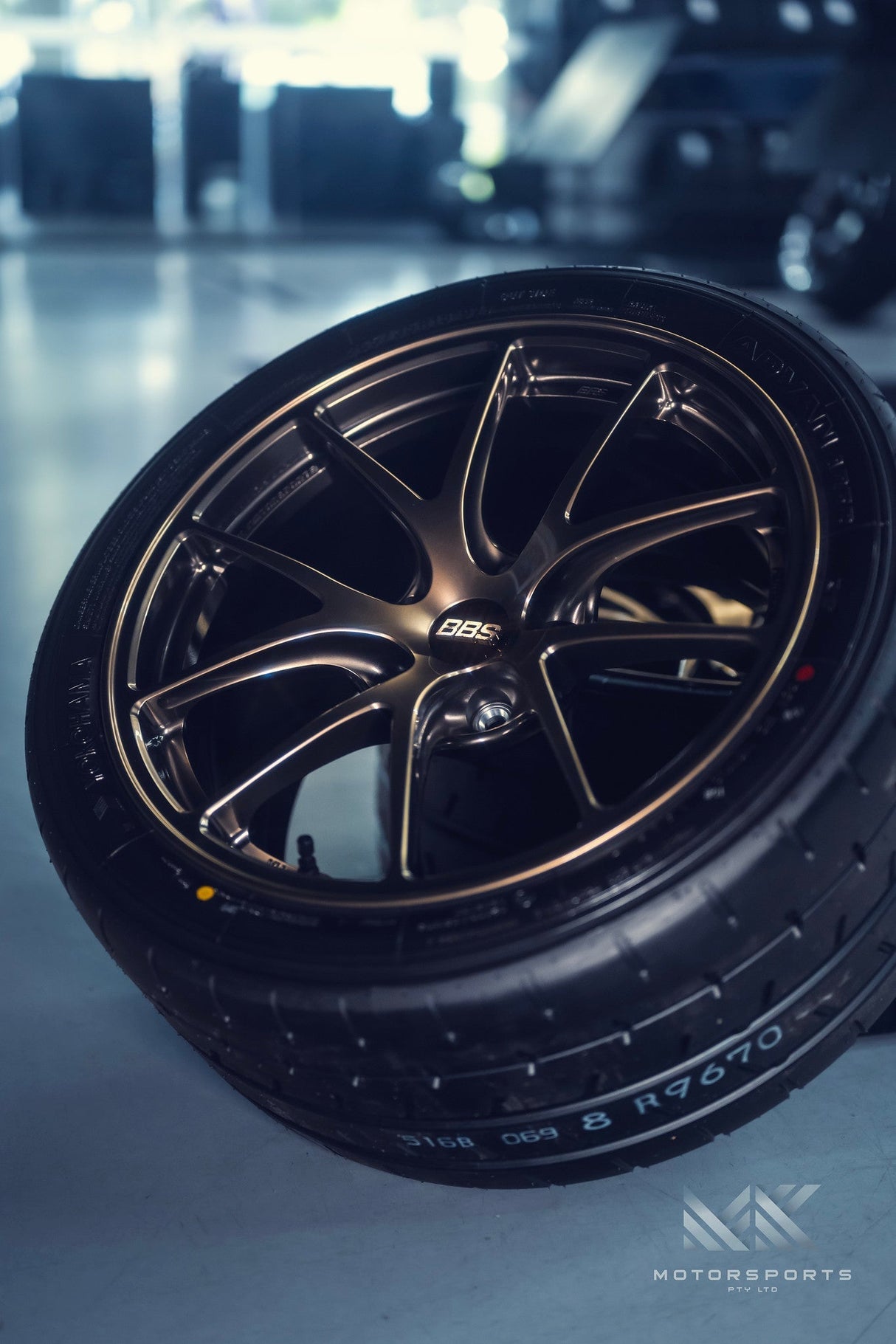 BBS MK001 (RI A) 18x10 + 40 5/120 Incoming Stock 18x10j + 40 5/120 / Diamond Gold (DG) Wheels