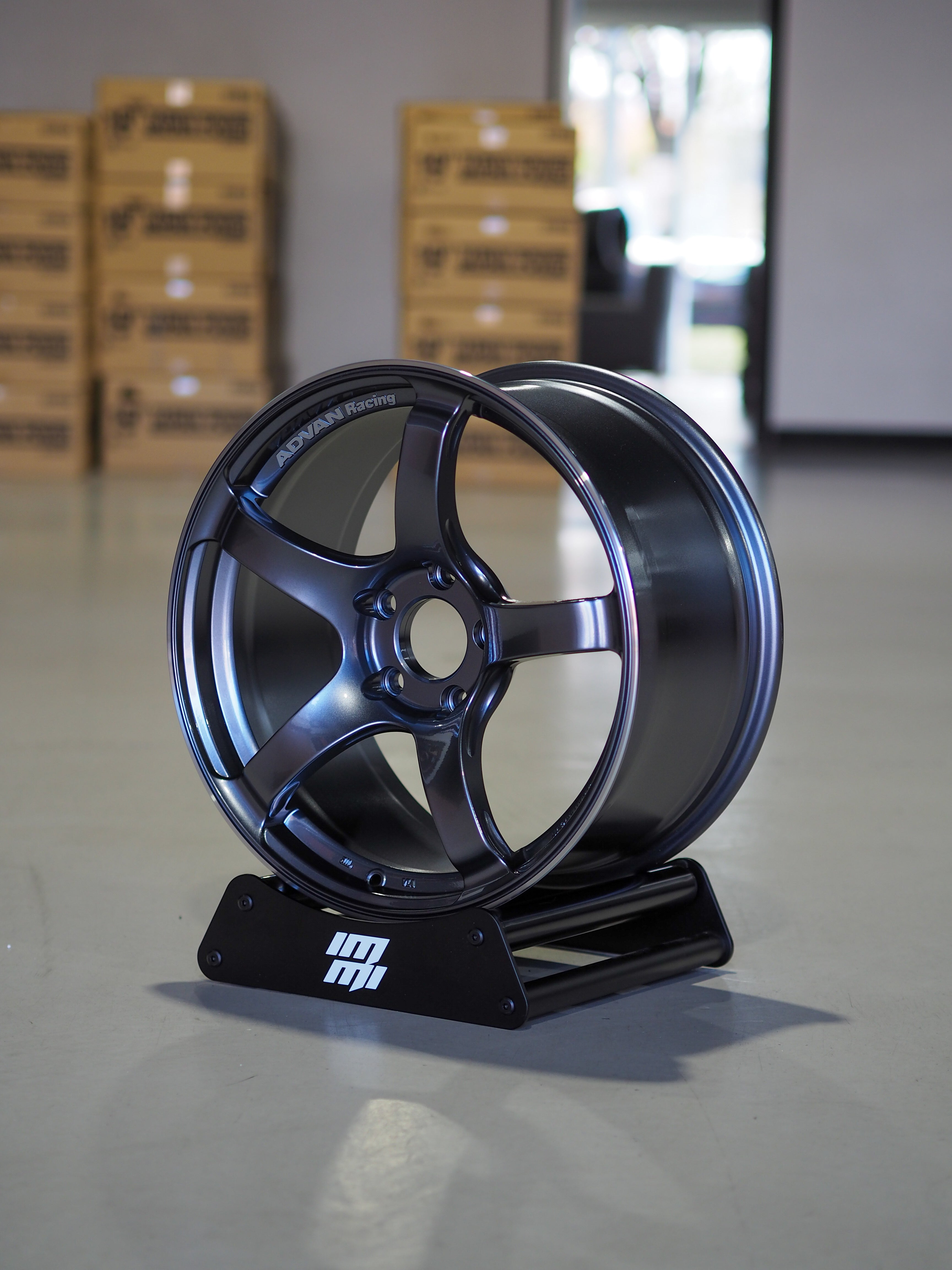 ADVANRacingTC-4 18インチ ADVANFLEVA 18×9.5 +45 Advan TC-4