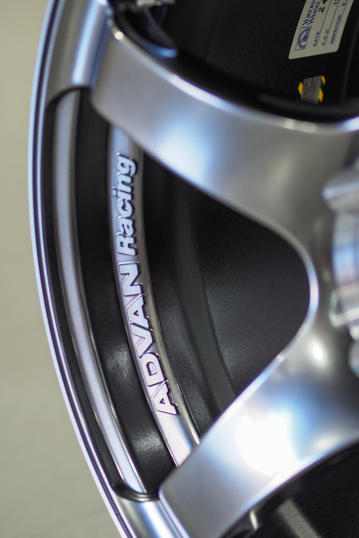 Advan Racing TC-4 SE - 18" Preorder