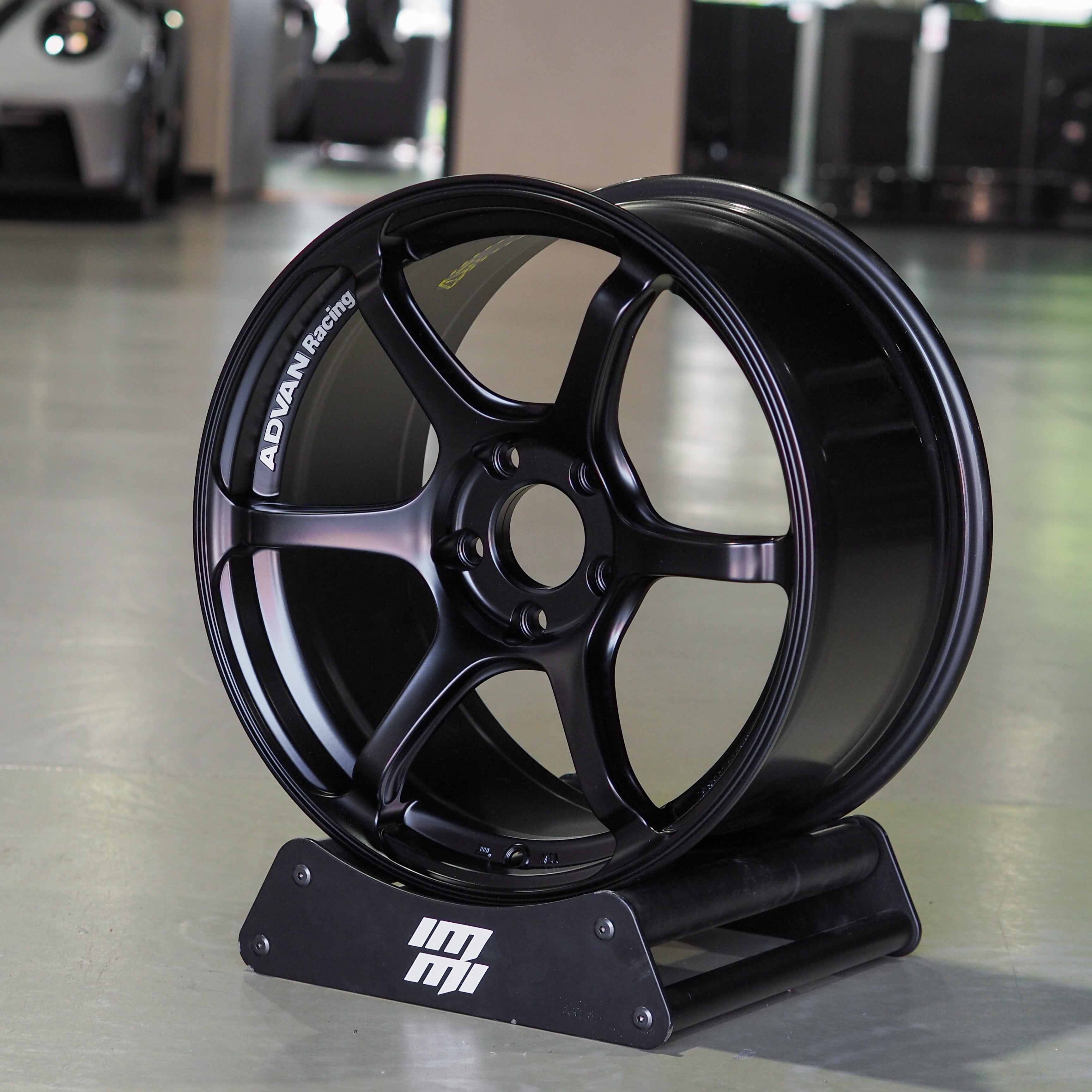 Advan Racing RG-4 - 18