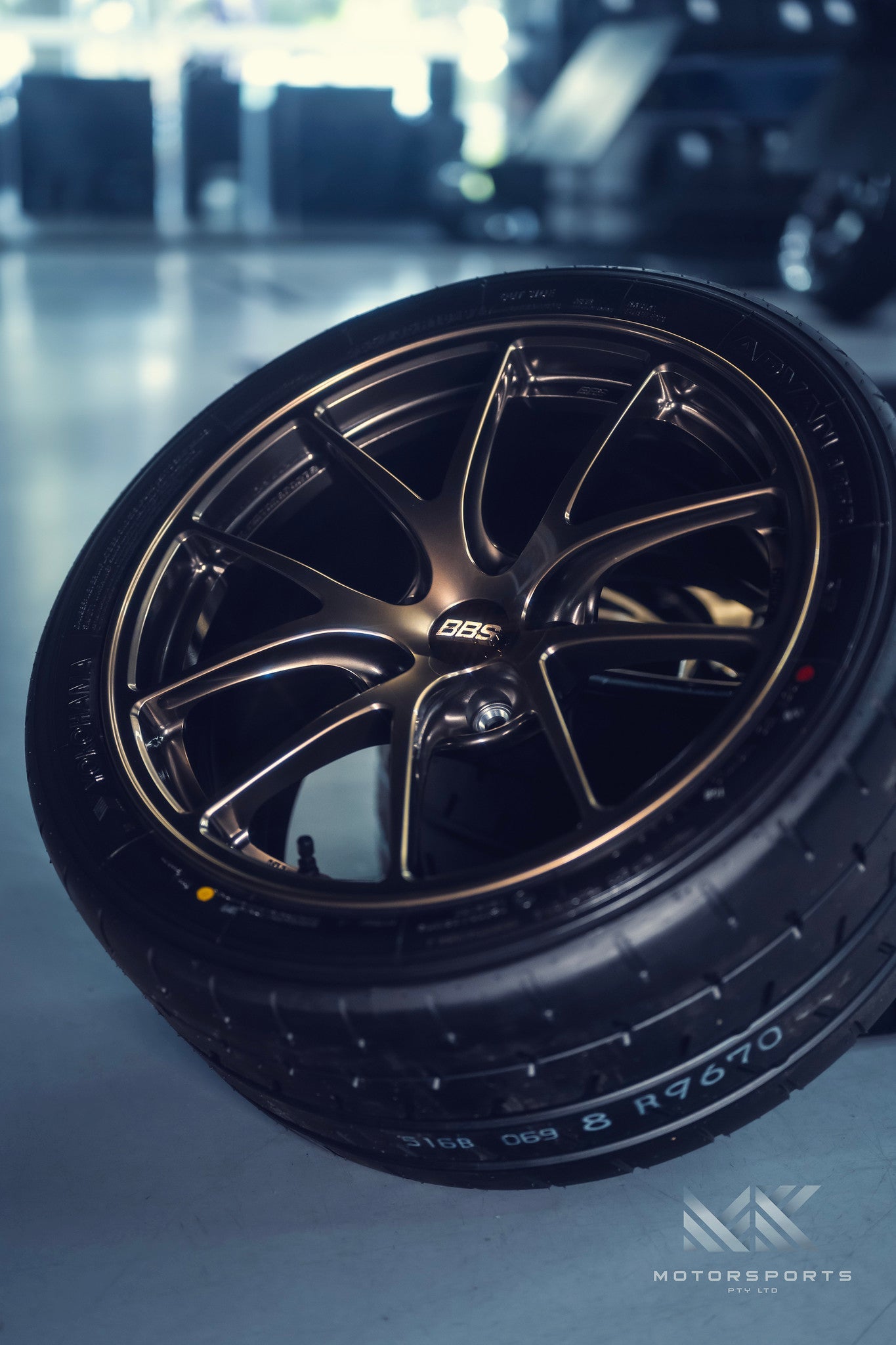 BBS MK001 (RI A) 18x10 + 40 5/120 Incoming Stock 18x10j + 40 5/120 / Diamond Gold (DG) Wheels