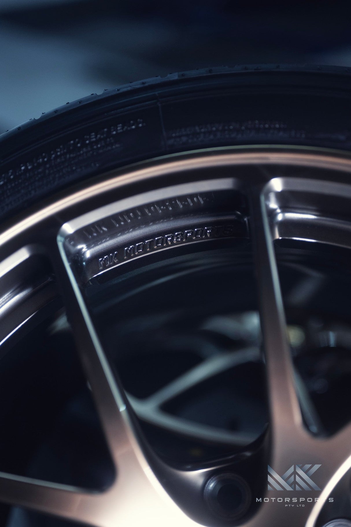 BBS MK001 (RI A) 18x10 + 40 5/120 Incoming Stock 18x10j + 40 5/120 / Diamond Gold (DG) Wheels